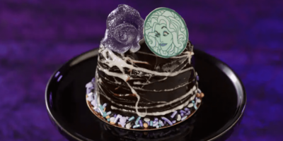 A Madame Leota-themed cake