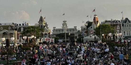 happily-ever-after-crowds