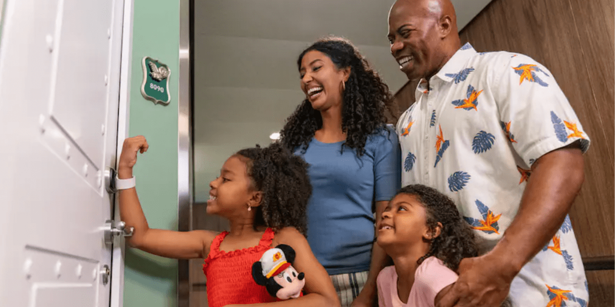 A family uses DisneyBand+ to open their stateroom door