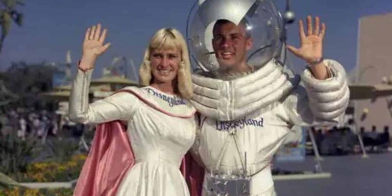Tomorrowland Space Couple in Disneyland