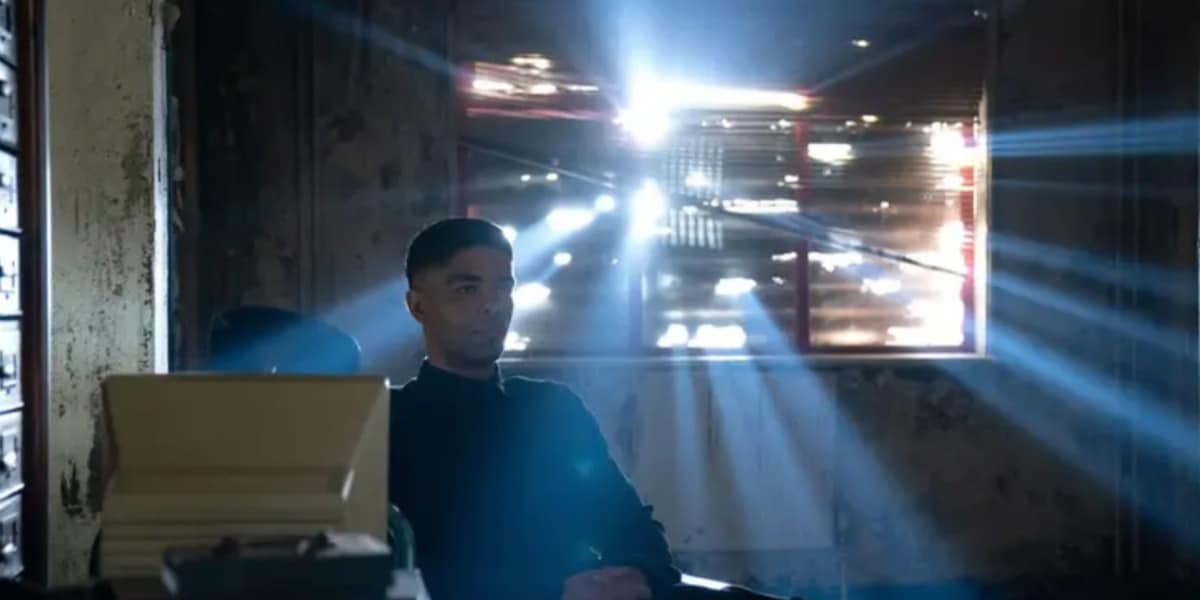 Gravik in a romm with light coming through the blinds in Secret Invasion