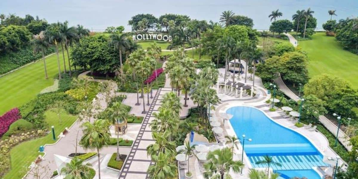 Disney's Hollywood Hotel exterior