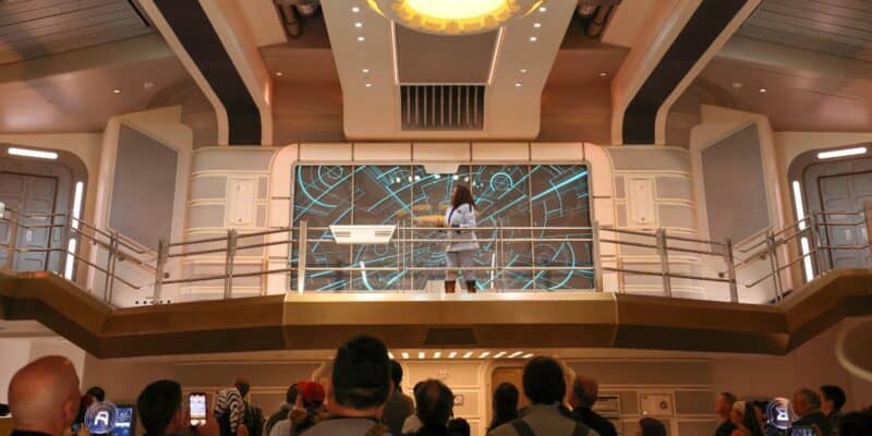 Guests watch a show at Galactic Starcruiser