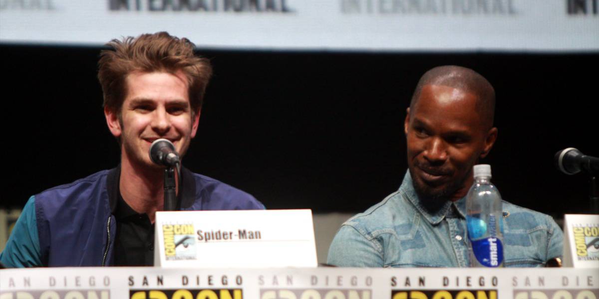 Jamie Foxx shooting a funny glance at Andrew Garfield during San Diego Comic-Con