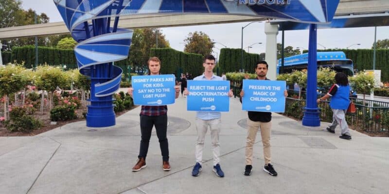 disneyland-protestors