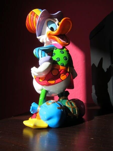 Picture of Disney duck with bags of money