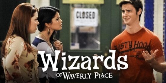 Dan Benson as Zeke Beakerman talks to Selena Gomez (Alex Russo) and Jennifer Stone (Harper Finkle) on Wizards of Waverly Place.