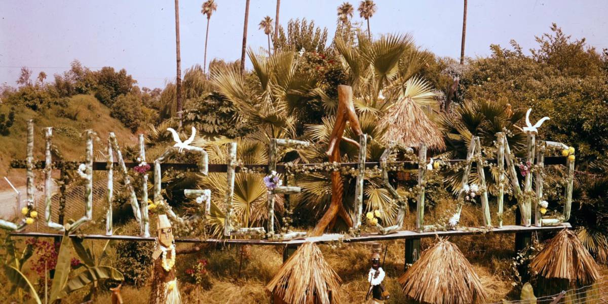 Jungle Island entrance sign near Knott's Berry Farm