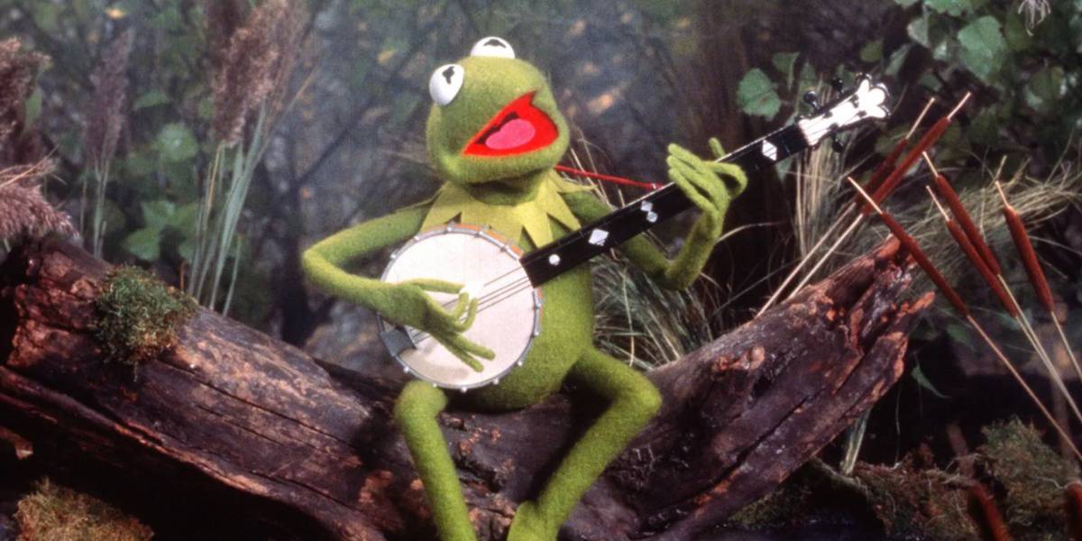 Kermit from The Muppets playing Rainbow Connection on his banjo in a swamp