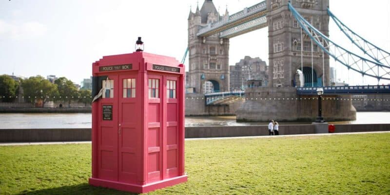 Barbie has painted the Doctor Who TARDIS pink in front of the London Bridge