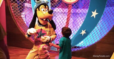 Goofy at Pete's Silly Sideshow