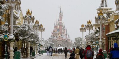 a snowy day in Disneyland Paris