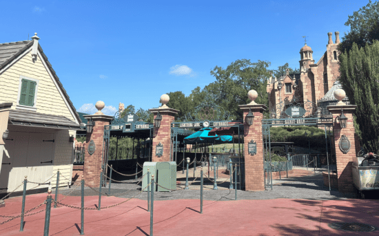 haunted mansion line after three day refurbishment causes 10 hour prolonged delay in opening