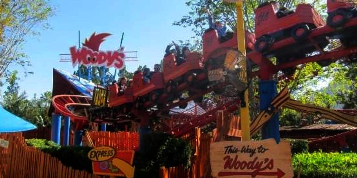 universal-woody-woodpecker-nuthouse-coaster