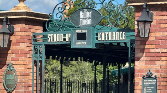 haunted mansion line after three day refurbishment causes 10 hour prolonged delay in opening