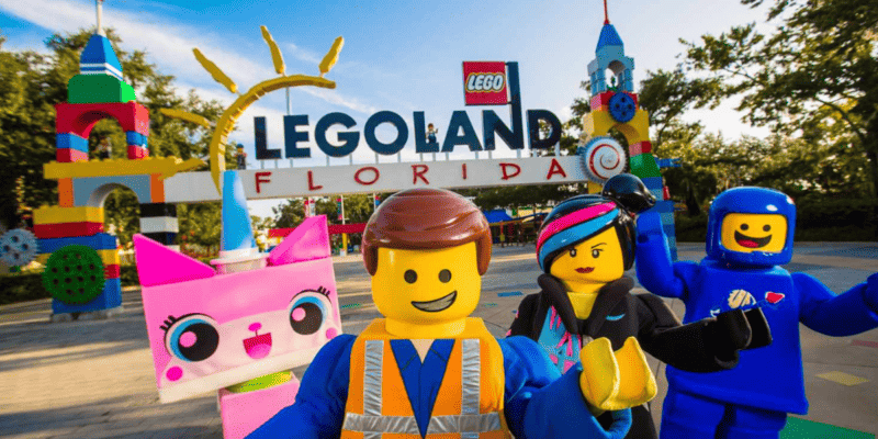 Characters at the entrance for LEGOLAND