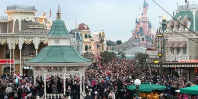 disneyland paris disney park crowds
