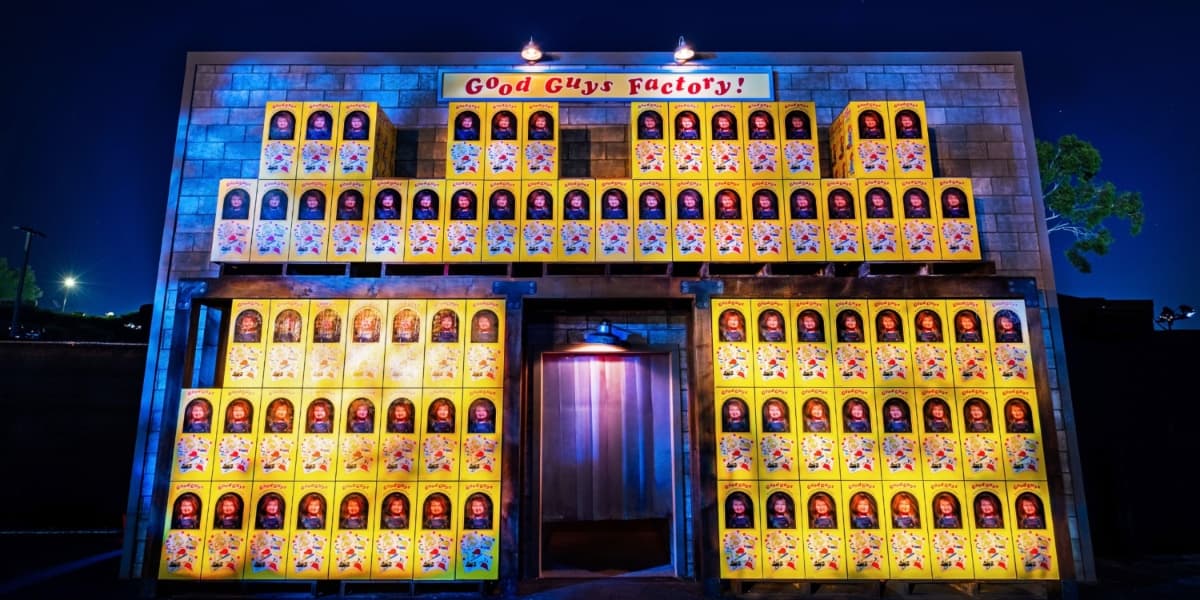 Chucky: Ultimate Kill Count facade, a Good Guys factory