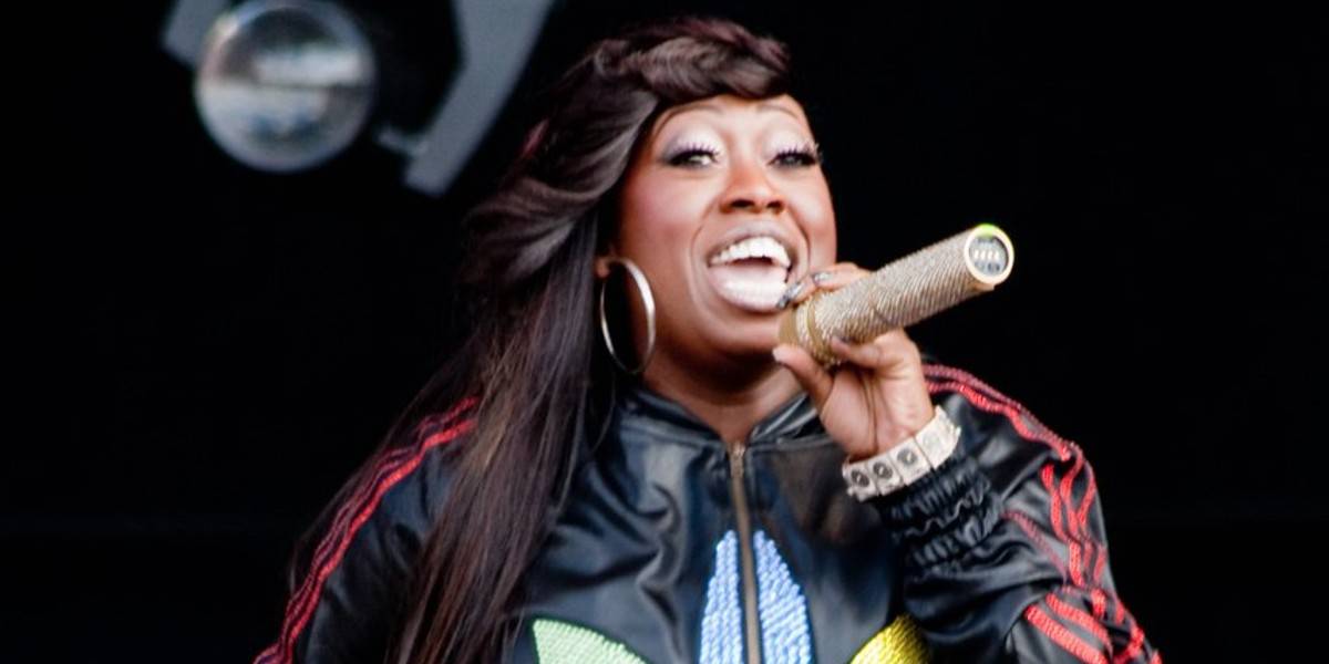 Missy Elliot performing
