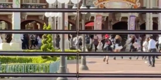 tokyo-disney-crowds-stampede