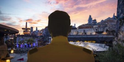 Thrawn looms over Batuu
