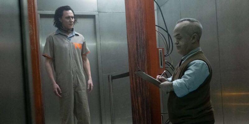 Tom Riddle Bloopers Swole Tom Hiddleston Shows off Ripped Physique in New ‘Loki’ Bloopers