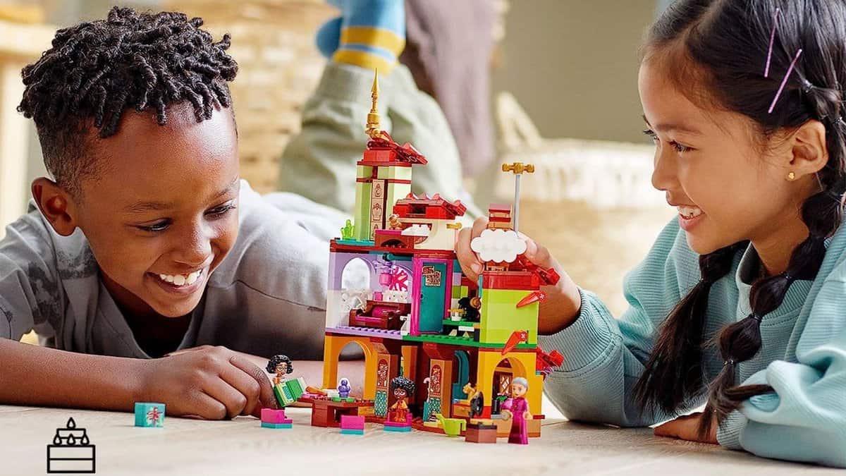 kids playing with Legos