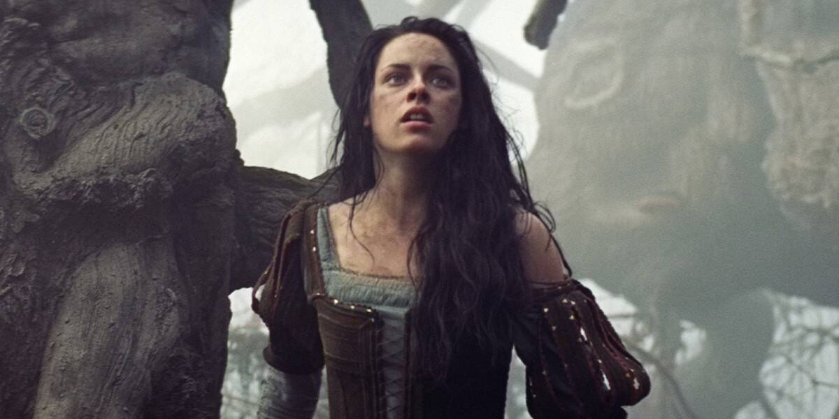Kristen Stewart looking disheveled in Snow White and the Huntsman