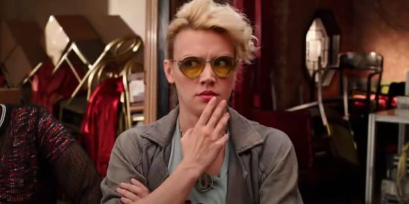 Jillian Holtzmann (Kate McKinnon) looking surprised at Kevin's stupidity in 'Ghostbusters: S