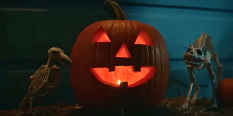 A Jack o 'lantern on someone's doorstep in 'Halloween Kills'