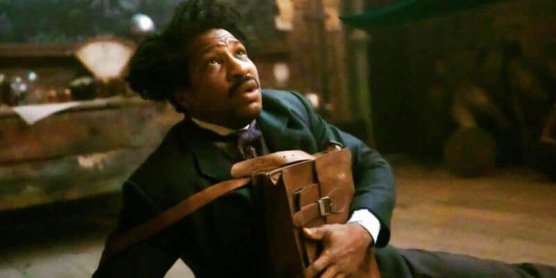 Jonathan Majors as Victory Timely clutching his briefcase in 'Loki' 2.03