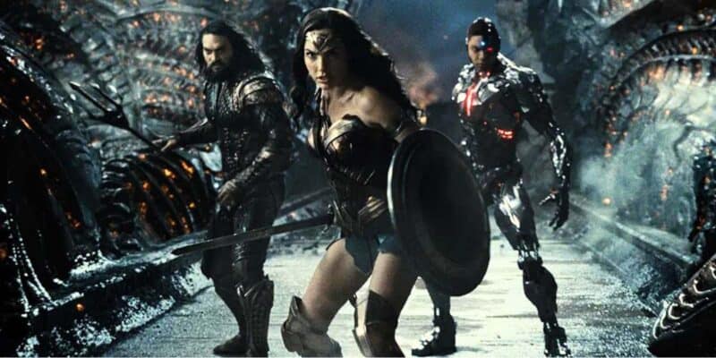 Team fighting in 'Zack Snyder's Justice League' (2021)
