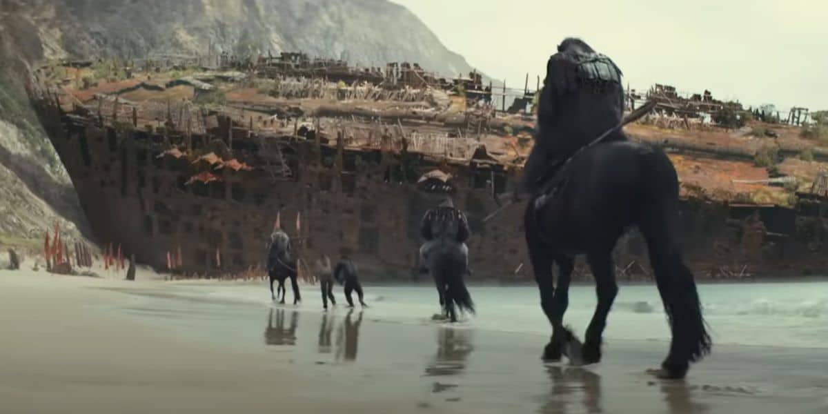 Apes on horseback in the 'Kingdom of the Planet of the Apes' trailer