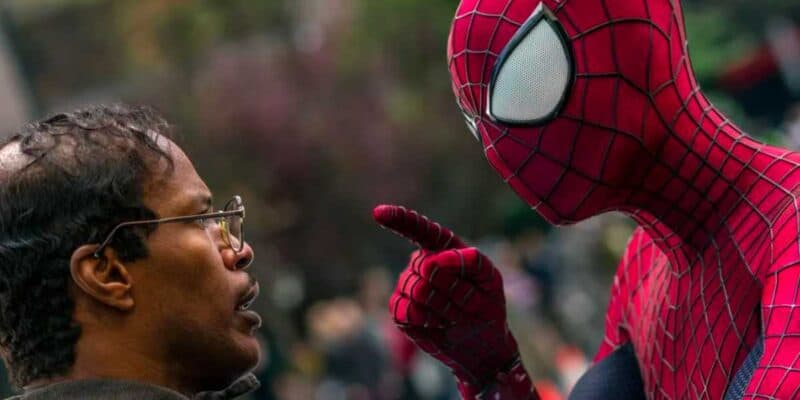 Jamie Foxx as Max Dillon (L) and Andrew Garfield as Spider-Man (R)