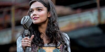 Rachel Zegler at a microphone in Hunger Games