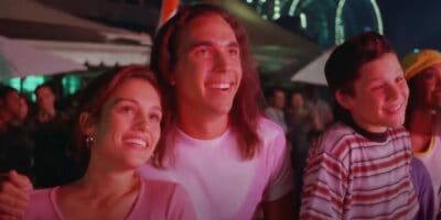 (L to R) Kimberly Hart (Amy Jo Johnson), Tommy Oliver (Jason David Frank) and Fred Kelman (Jamie Croft) watching the fireworks in the 'Power Rangers' movie