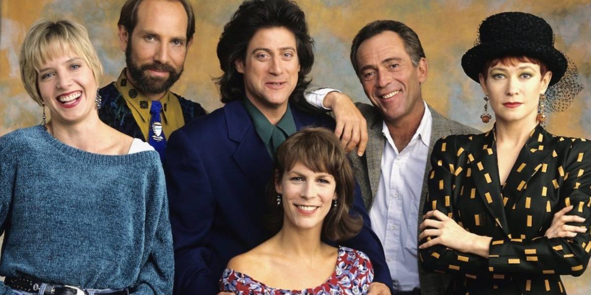 Richard Lewis, Jamie Lee Curtis, and the cast of Anything But Love