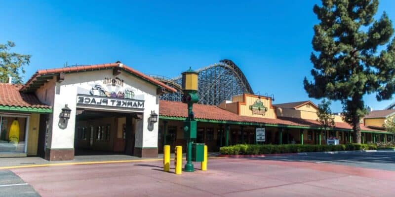 Knott's Berry Farm entrance