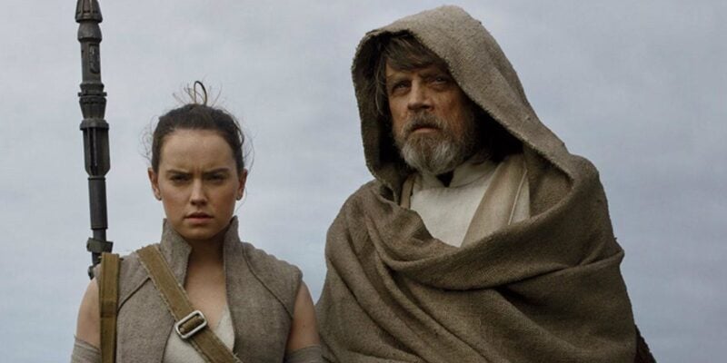 Rey (L) and Luke Skywalker (R)