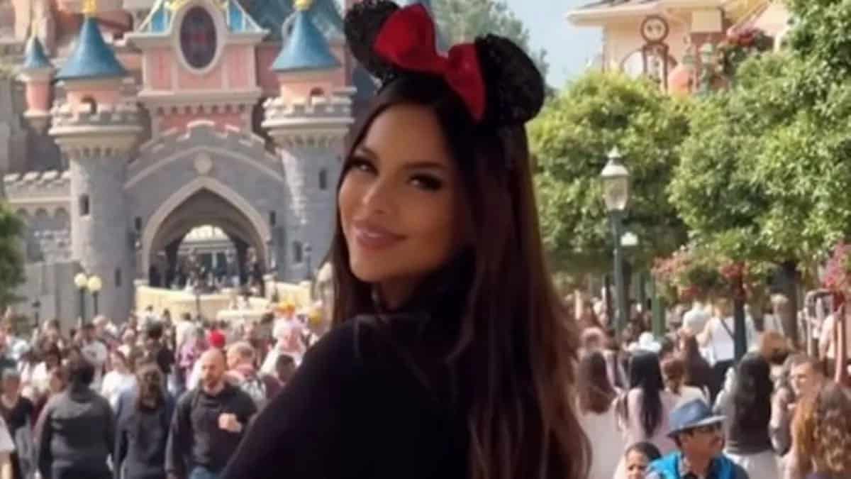 Gracie Bon model visits Disneyland Paris