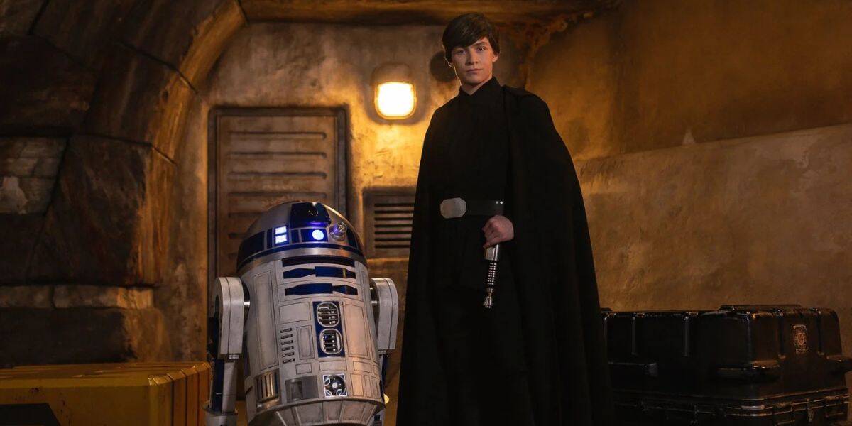 Luke Skywalker and R2-D2 meet and greet Disneyland