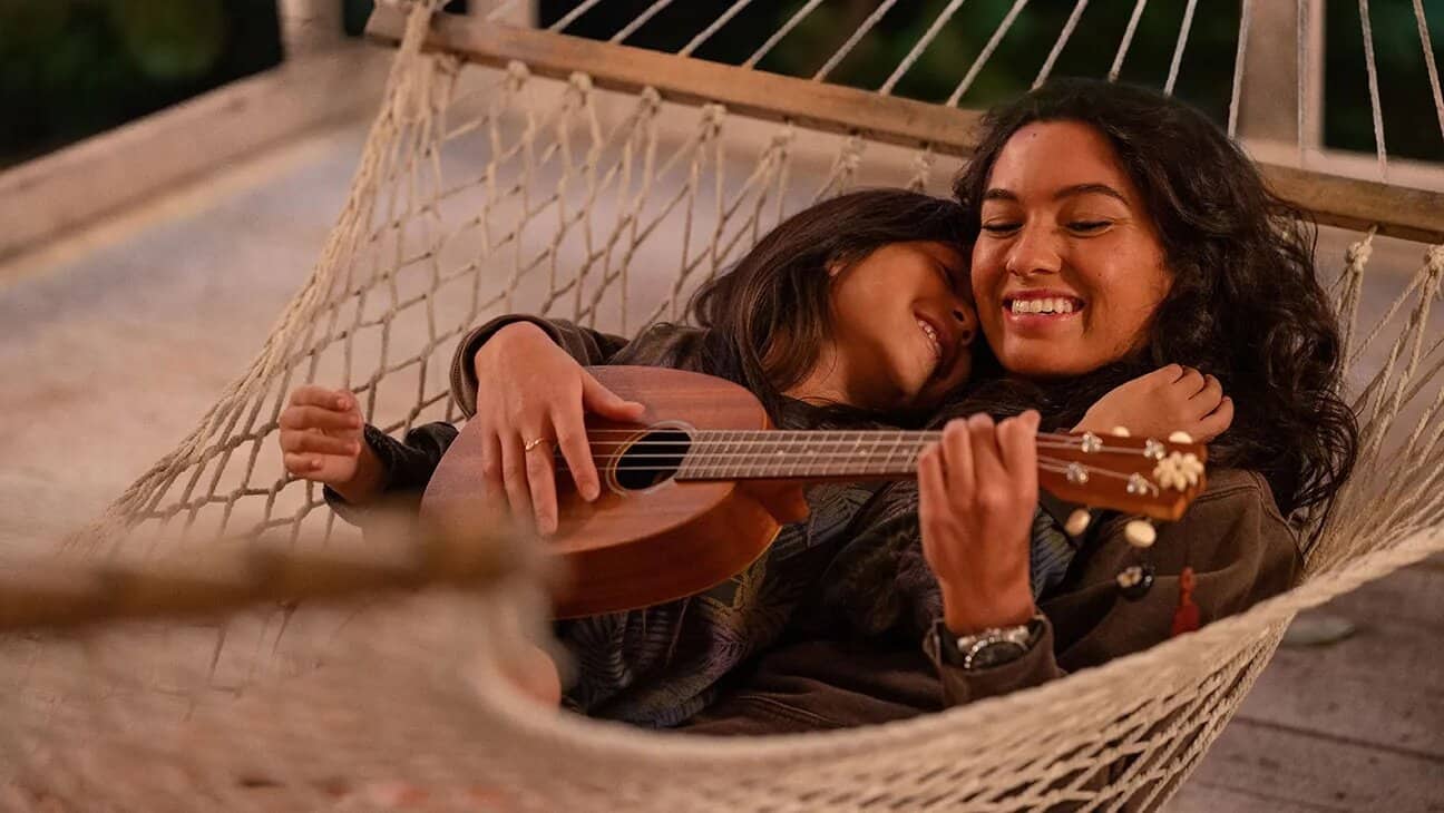 Sydney Agudong as Nani and Maia Kamealoha as Lilo in Lilo & Stitch