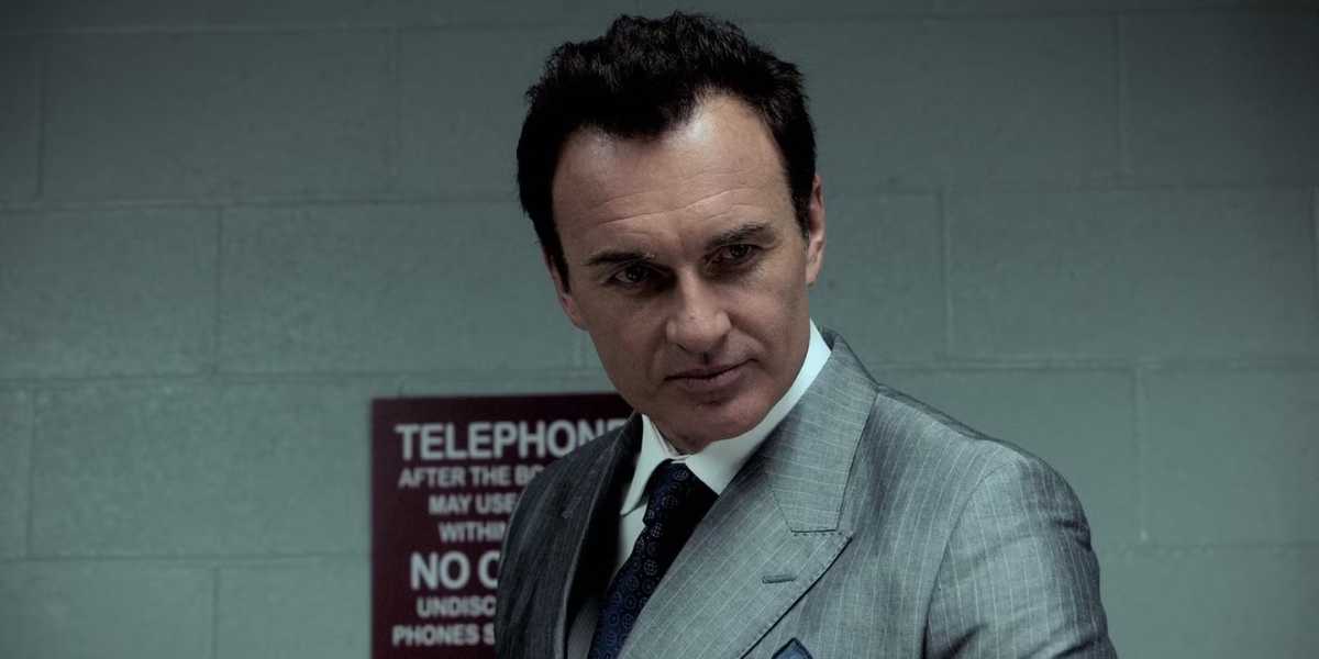 Julian McMahon as Jonah in Marvel's 'Runaways'