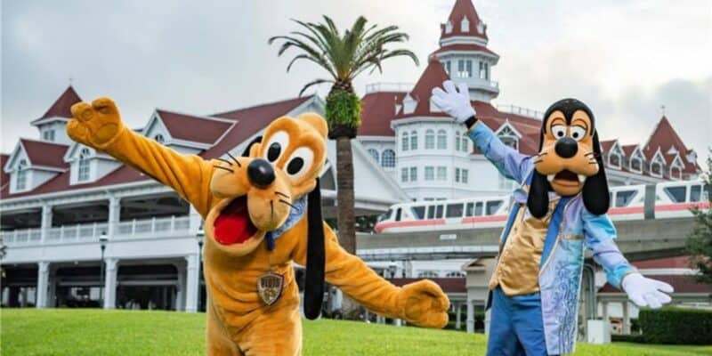 Pluto and Goofy stand in front of the Grand Floridian