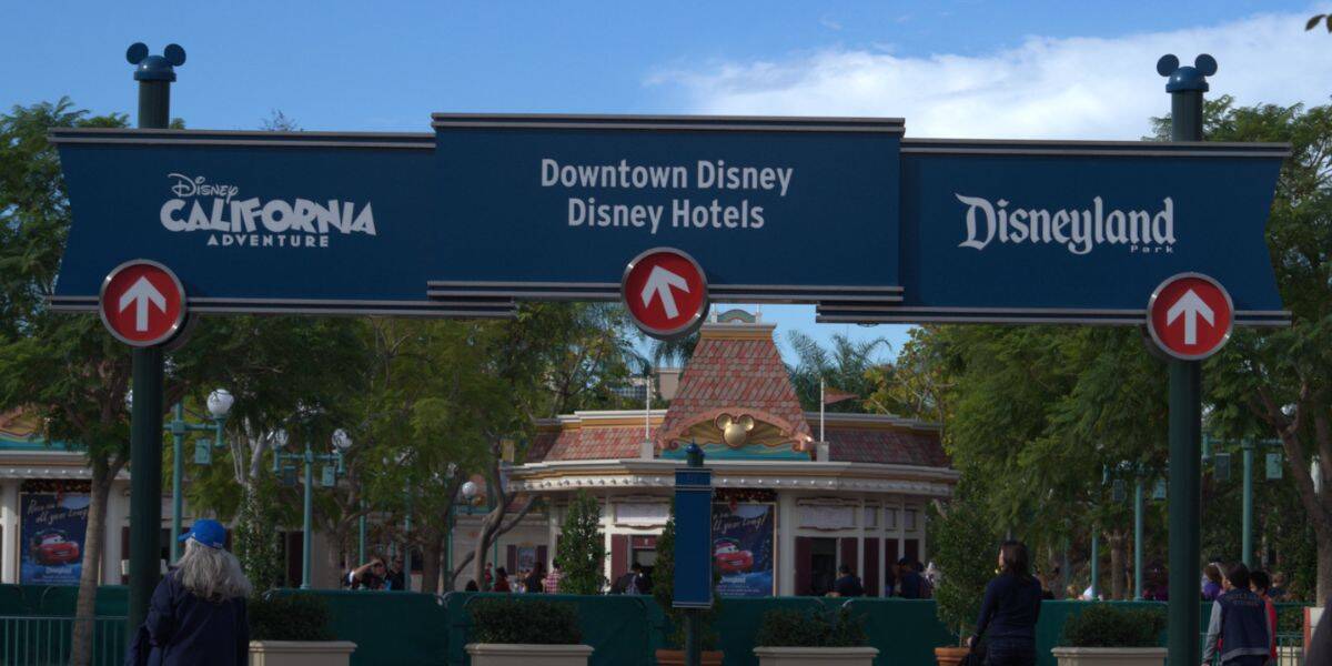 Entry sign pointing to Disneyland Park, Disney California Adventure Park, and Downtown Disney Disney Hotels.