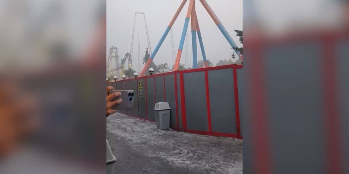 Flooding at Six Flags Mexico.