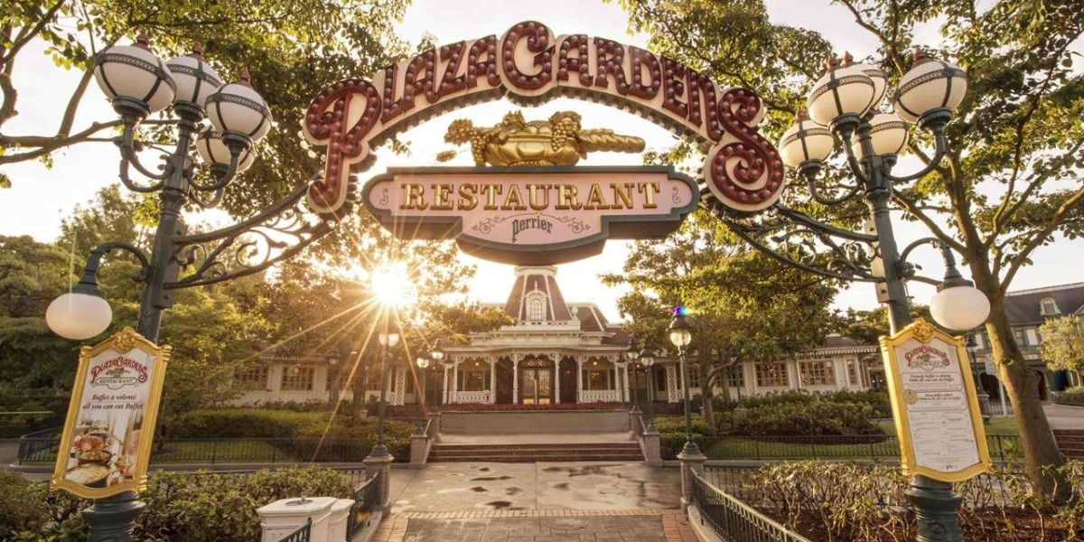Entrance to Pizza Gardens Restaurant