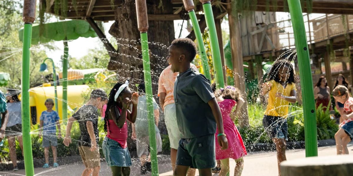 Kids play in Shrek's Splash Pad
