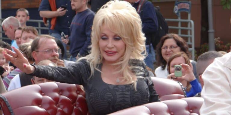 Will She Ever Return to the Stage? The Truth Behind Dolly Parton’s