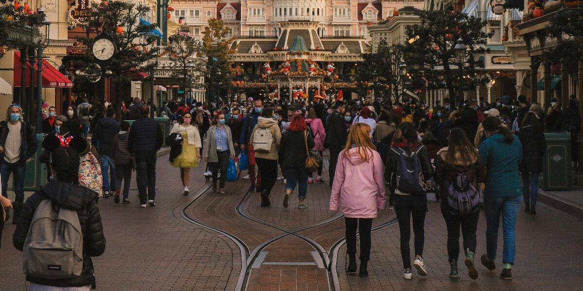 Guests walking down Main Street, U.S.A. at Disneyland Paris